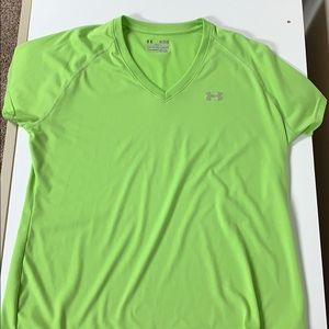 Women’s v-neck XL semi fitted Under Armour shirt